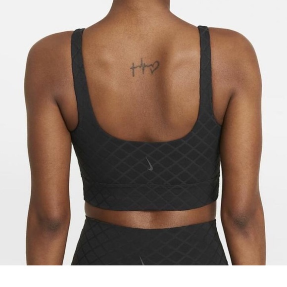 Nike Black Yoga Luxe Women's Cropped Jacquard Tank Bra Medium - Picture 2 of 10